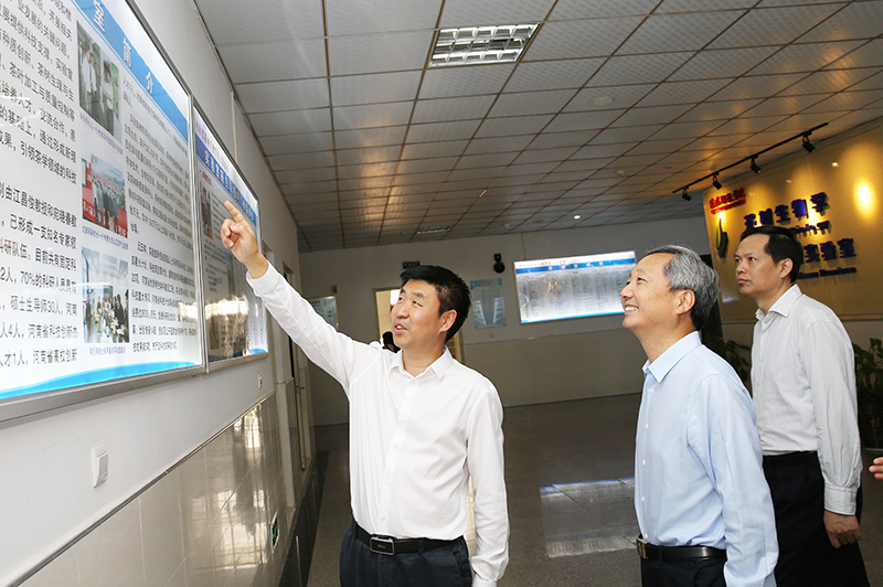 000AT8V3769.jpg 000AT8V3769.jpg